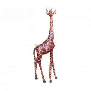 Kenyan giraffe carving 